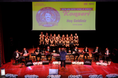 “USTALARA SAYGI” KONSERLERİ, FERDİ TAYFUR ŞARKILARIYLA DEVAM ETTİ
