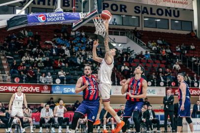 Baştan sona üstün oyun, farklı skor