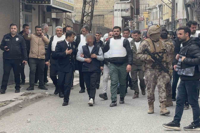 5 kişiyi rehin aldı, polise ateş açtı, yakalandı