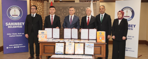 ŞAHİNBEY BELEDİYESİ’NDEN ÖĞRENCİLERE KAYNAK KİTAP DESTEĞİ