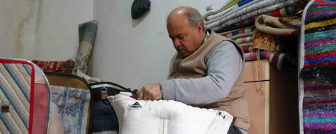 45 yıllık semerci ustası mesleğini yaşatmaya çalışıyor