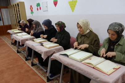 İşitme engelli kadınlar işaret diliyle Kur’an-ı Kerim öğreniyor