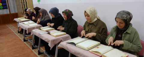 İşitme engelli kadınlar işaret diliyle Kur’an-ı Kerim öğreniyor