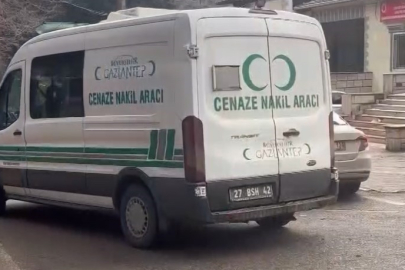 Bıçaklı saldırıya uğrayan genç hayatını kaybetti