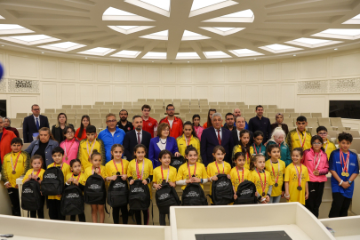 BAŞKAN ŞAHİN, ŞAMPİYON SPORCULARLA BİR ARAYA GELDİ