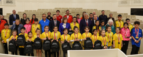 BAŞKAN ŞAHİN, ŞAMPİYON SPORCULARLA BİR ARAYA GELDİ