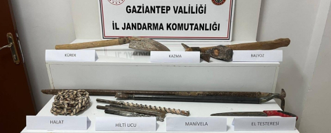 Kaçak kazı yapan 2 şahsı jandarma yakaladı