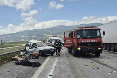TAG Otoyolu’nda tır hafif ticari araca arkadan çarptı: 2 ölü, 2 yaralı