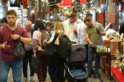Tarihi çarşılarda bayram hareketliliği