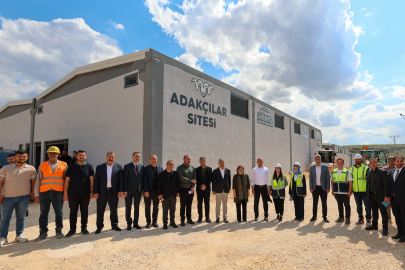 BAŞKAN ŞAHİN, GAZİ KONUT TARAFINDAN YAPILAN YENİ ADAKÇILAR SİTESİ’Nİ İNCELEDİ