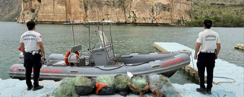 Ağ ile avlanma yasağına uymayan 3 şahsı jandarma yakaladı