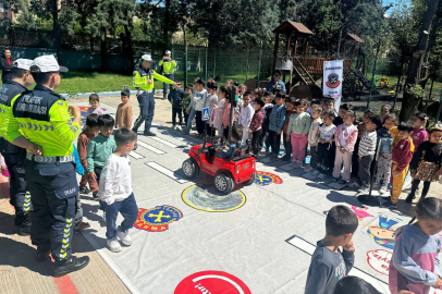 Jandarmadan öğrencilere trafik eğitimi