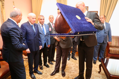 DEVLET BAHÇELİ’YE ANLAMLI HEDİYE
