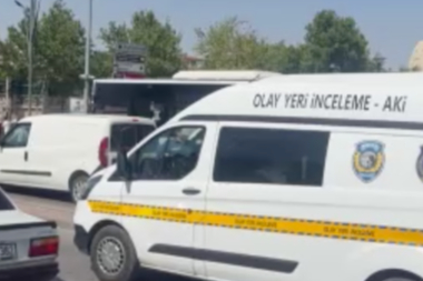 Taksi durağı önünde bıçaklı kavga: 6 yaralı