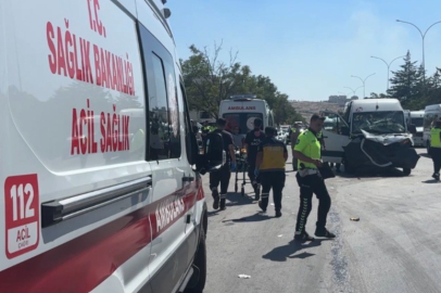 İşçi servisi tıra arkadan çarptı: 11 yaralı