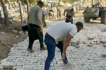 Araban’da mahalle mezarlığı imece usulüyle parke taşına kavuştu