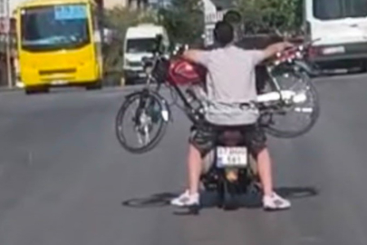 Motosiklet üzerinde motosiklet taşıdılar