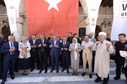 Depremde hasar alan tarihi Ömeriye Cami yeniden ibadete açıldı