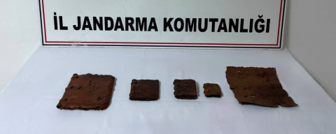 5 tarihi eser kitap ele geçirildi