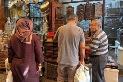 65 yıldır genç kızların çeyizlik sandıkların�� yapıyor