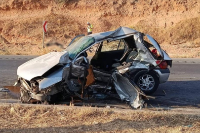 Otomobiller çarpıştı: 3 ölü, 3 yaralı