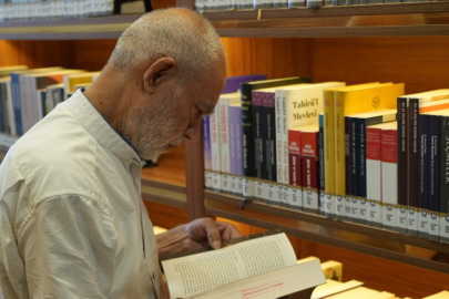 76 yaşındaki adamın kitap aşkı
