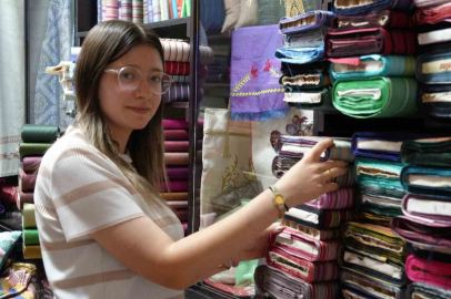 Kutnu kumaşının küçük parçaları geri dönüşümle hediyelik eşyaya dönüşüyor