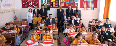 Öğrencilere 100 bin kırtasiye seti
