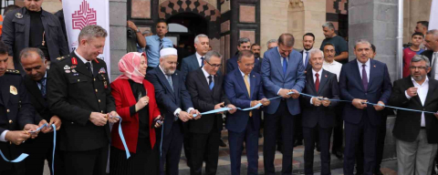 Depremde hasar gören tarihi Şeyh Fethullah Camii ibadete açıldı