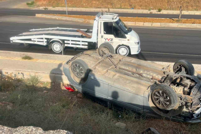 Kontrolden çıkan otomobil kaldırıma uçarak ters döndü: 1 yaralı