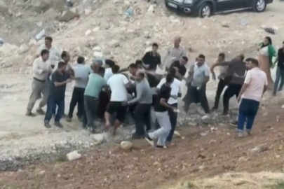İki grup arasında taşlı sopalı meydan kavgası