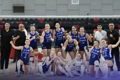 Merinos Voleybol galibiyetle başladı