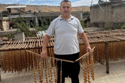 Yöresel lezzetler cevizli sucuk ve bastık geleneksel yöntemlerle hazırlanıyor