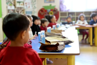 BÜYÜKŞEHİR’DEN ANAOKULU ÖĞRENCİLERİNE SİMİT VE SÜT DESTEĞİ
