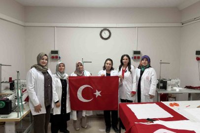 Eller Türk bayrağı için birleşti