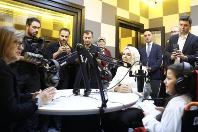 Serebral palsi hastası Cansu, ilk röportajını Bakan Göktaş ile yaptı