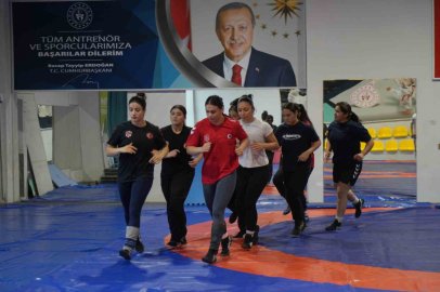 Babasının karşı çıktığı güreşte Balkan şampiyonu oldu