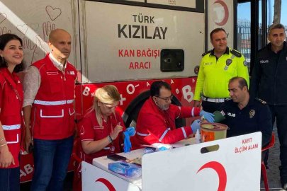 İslahiye’de polislerden Kızılay’a kan bağışı