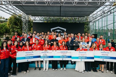 HKÜ’de akademik ve sportif başarılar ödüllendirildi
