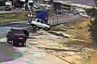 2 kişinin yaralandığı kaza kamerada