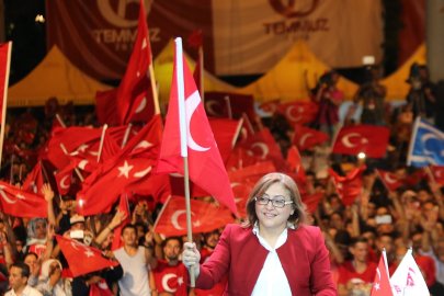 Şahin: "Cumhuriyet, ortak geleceğimizin ve milli iradenin en güçlü teminatıdır"