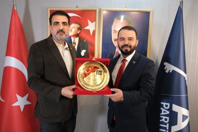 Üzümcü’den vefa örneği: Emeği geçenlere plaket