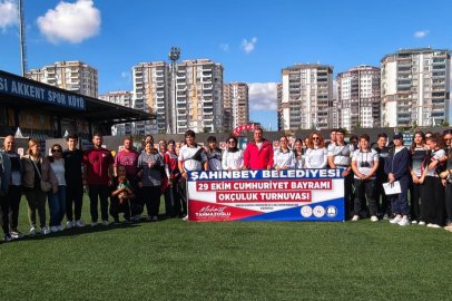 ŞAHİNBEY’DE CUMHURİYET COŞKUSU SAHALARA TAŞINDI