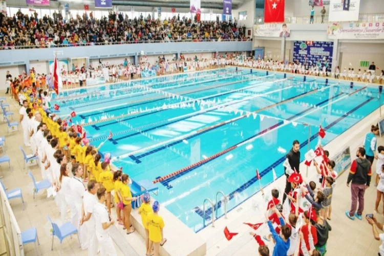 3. geleneksel yüzme şenliğinde 410 sporcu yarıştı