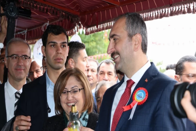 Adalet Bakanı Gül'den Niziplilere yol müjdesi