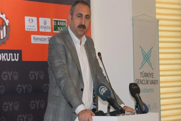 Adalet Bakanı Gül'den pergel örnekli millilik dersi