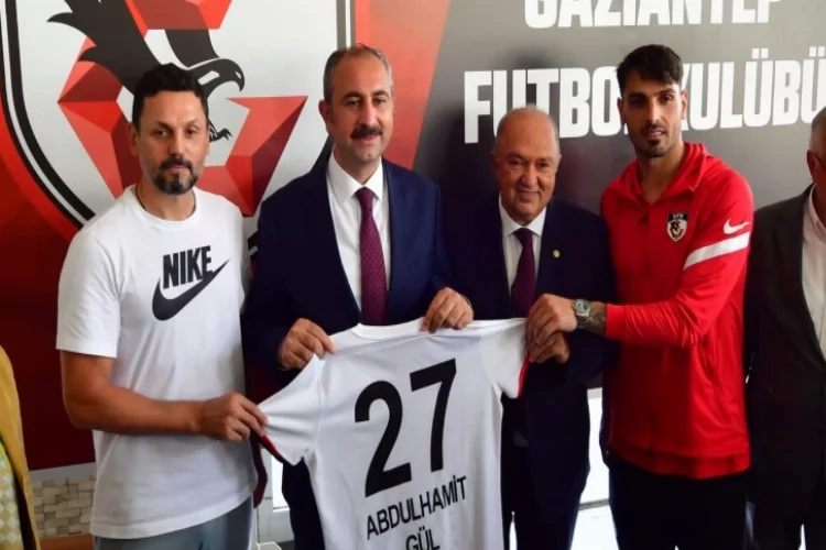 Bakan Gül Gaziantep Futbol Kulübünü ziyaret etti