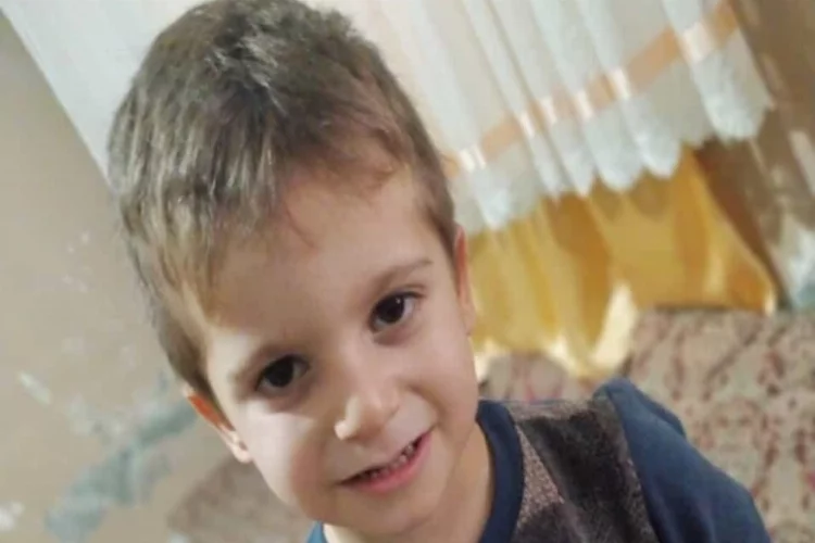 Balkondan düşen 4 yaşındaki çocuk hayatını kaybetti