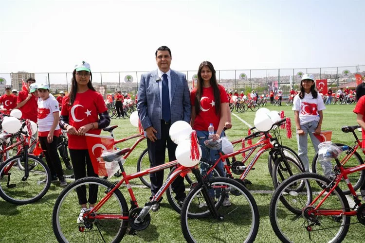 Başkan Yılmaz’ın bisiklet armağanı, 23 Nisan’da çocukların yüzünü güldürdü