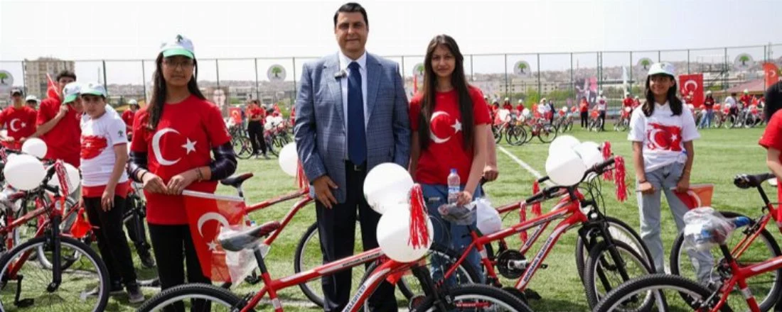 Başkan Yılmaz’ın bisiklet armağanı, 23 Nisan’da çocukların yüzünü güldürdü